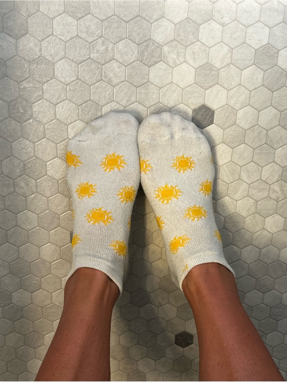 HUE Women’s White Ankle Socks with Yellow Sun print